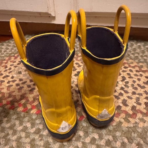 L.L. Bean Bright Yellow infant toddler rain boots size 6   yellow boots with bla - Picture 7 of 7